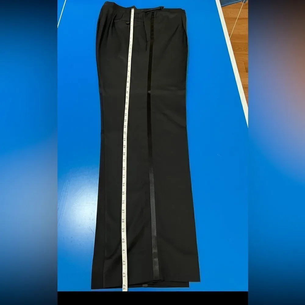 - Men’s Tuxedo. 100% Handmade. Stunning Quality. Size 44L